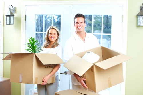 Secure transportation vehicles for home moves in Kennington